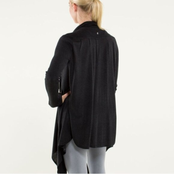 Lululemon Universal Wrap Black - Picture 2 of 13